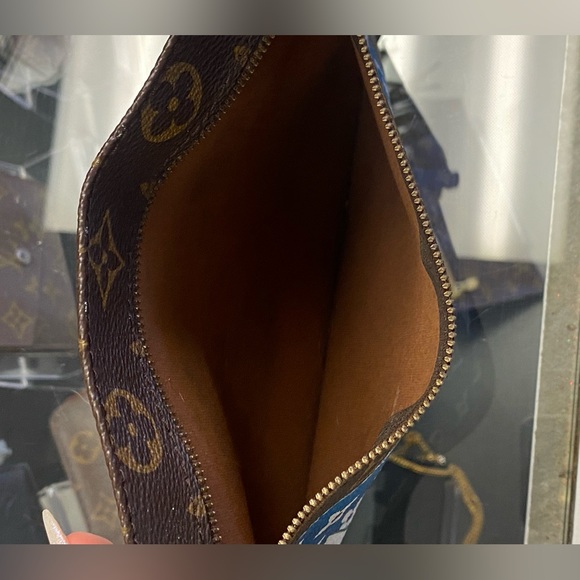 Custom painted Louis Vuitton Pouch - Picture 4 of 5